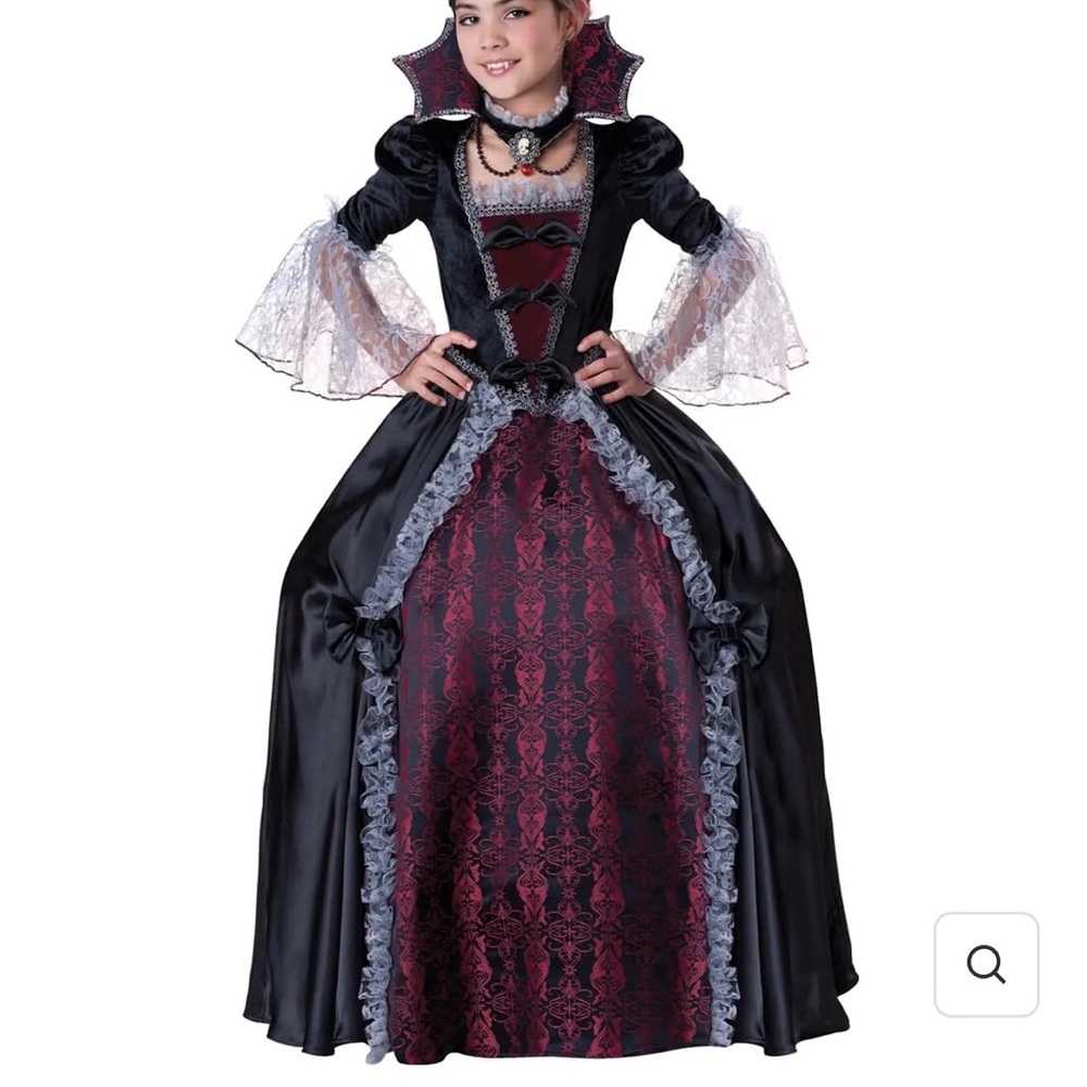 In Costume, Vampiress of Versailles, Girls Size 6, dress & choker,(no petticoat)